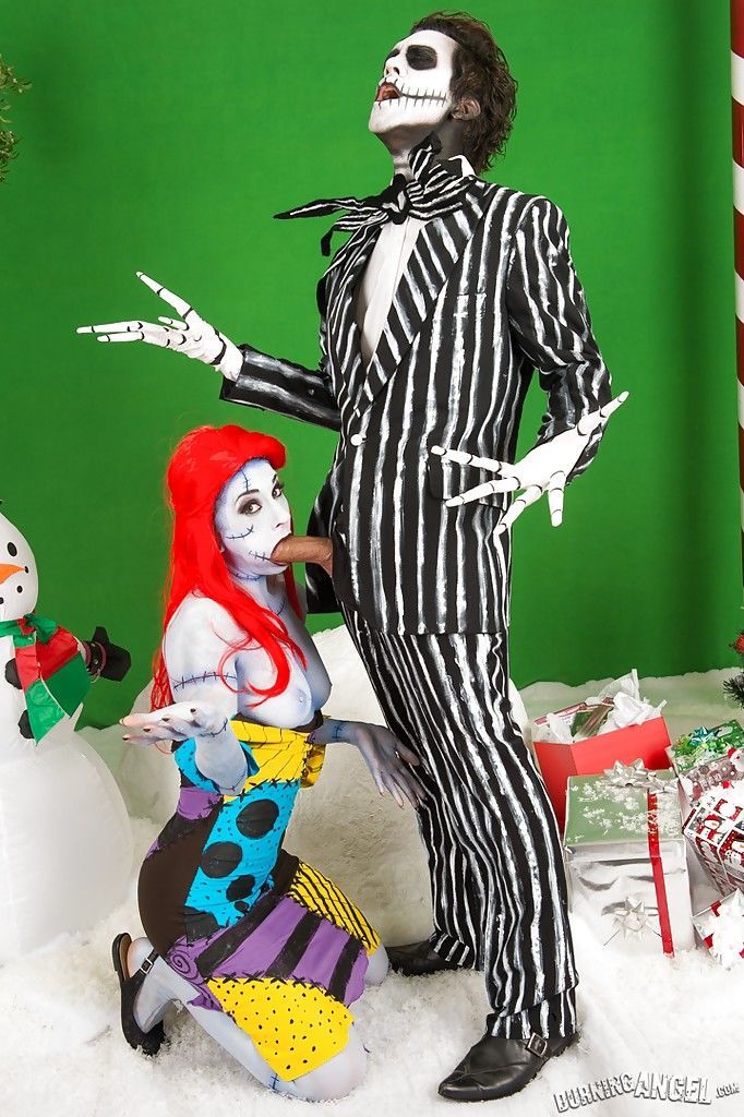 Amateur chick Joanna Angel and guy don creepy cosplay outfits before fucking