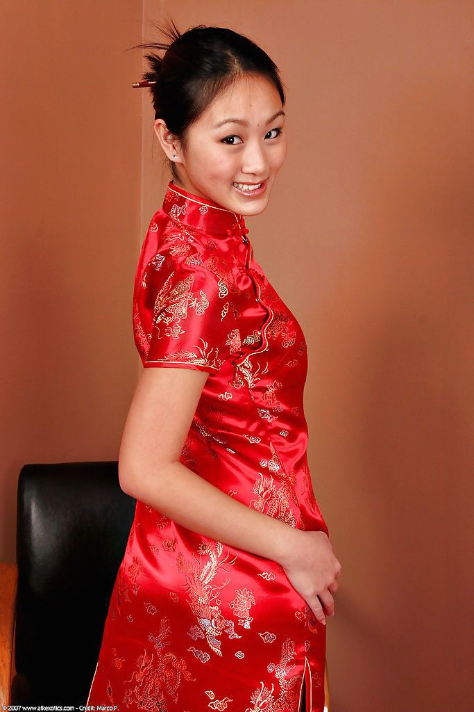 Asiatische Amateur Evelyn Lin baring perfekt Babe geben Kleine Titten und phat butt
