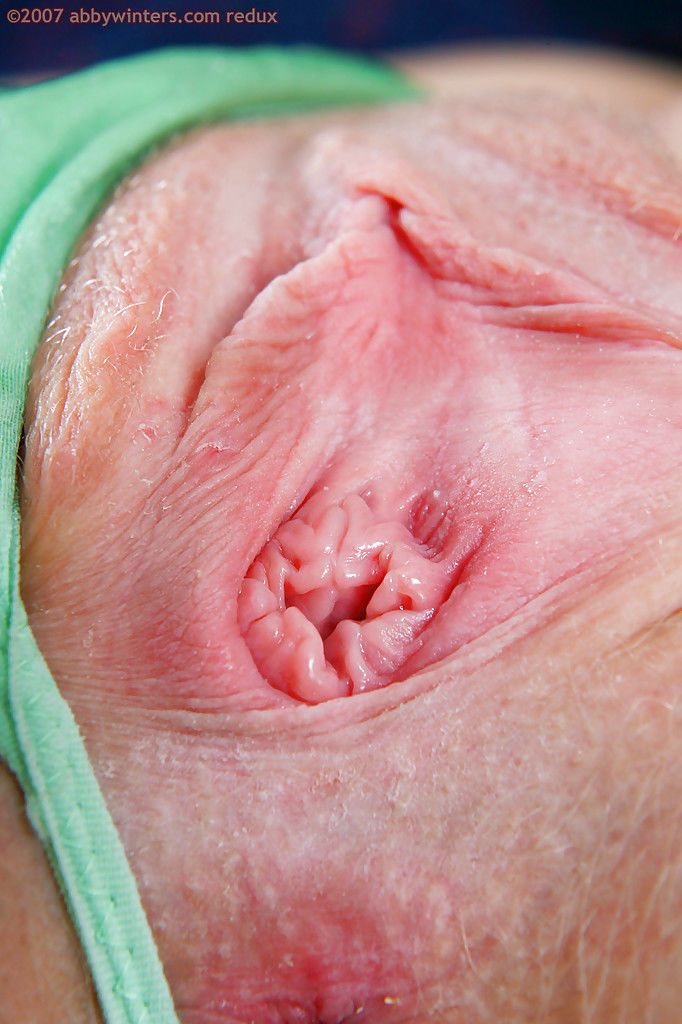 Appena legale Bionda pulcino rosanna mostrando off ROSA labbra e clitoride