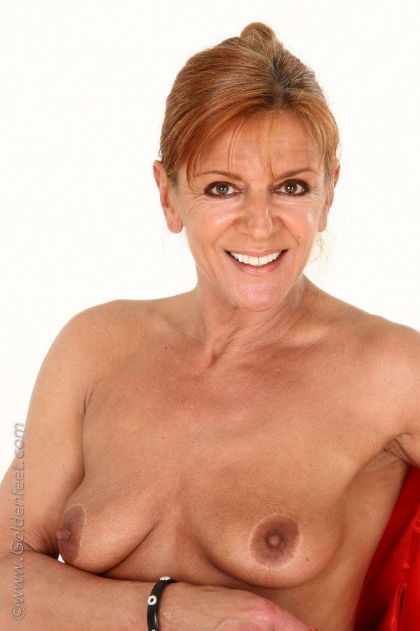 आयु वर्ग के यूरो महिला महिला सारा प्रियतम वस्तु परिपक्व स्तन जबकि मॉडलिंग होजरी में