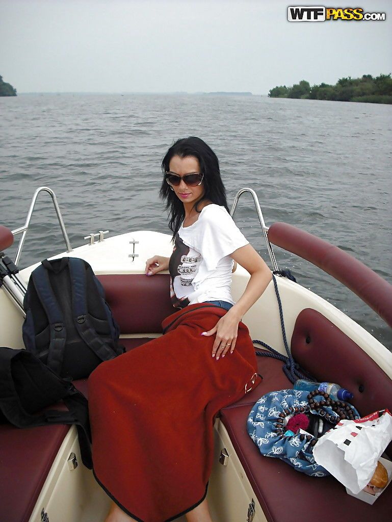 Full-bosomed brunette babe gets rid of her clothes at the boat tour