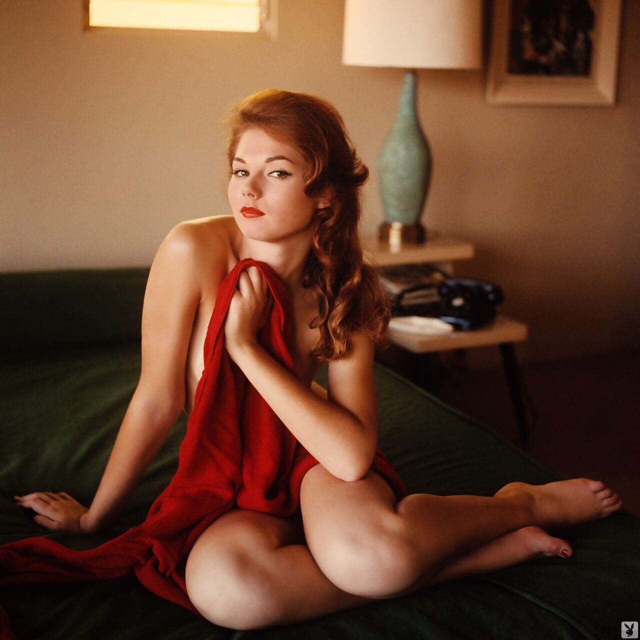 milf Kathy Douglas expose Son Belle naturel les courbes au cours de vintage photoshoot