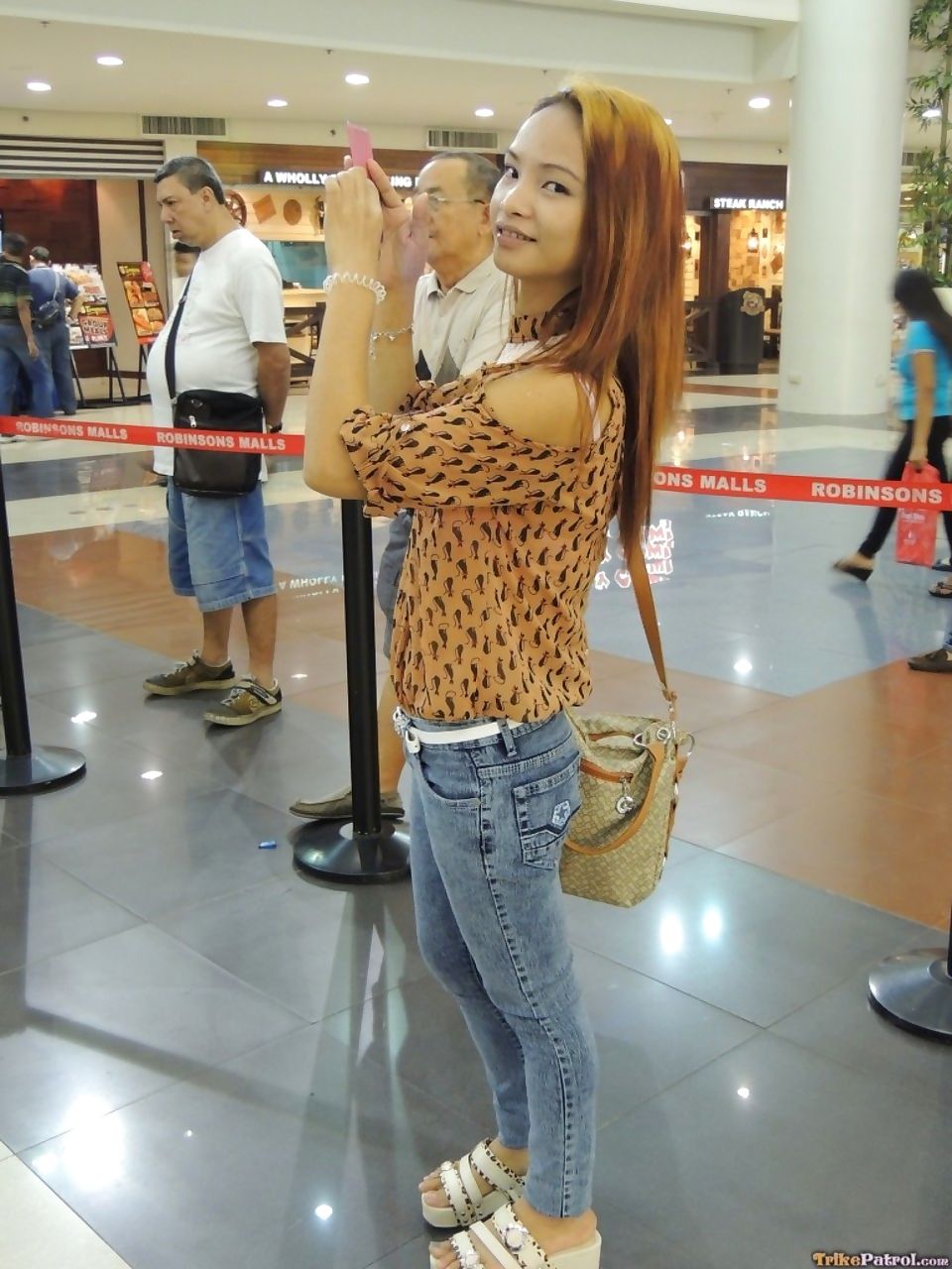 22 anno vecchio Filippina Ayumi scelto fino in il centro commerciale e scopata su FOTOCAMERA per Cassa