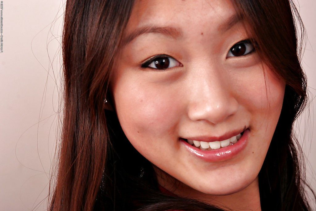 Amatör Asya solo Kız Evelyn Lin teşhir minik göğüsleri sonra sıyırma Çıplak
