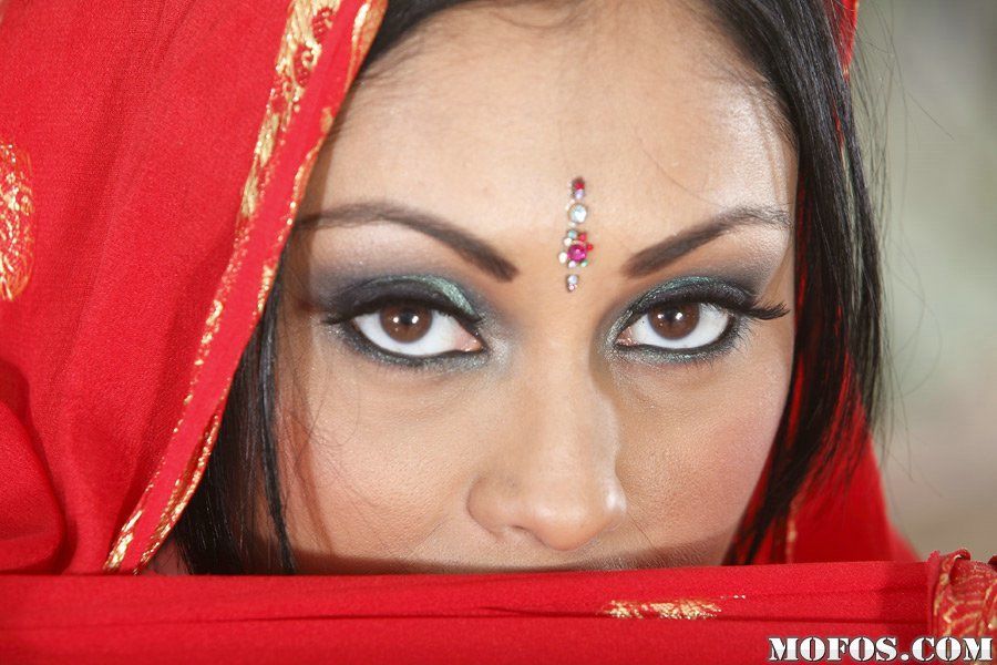 hot milf Priya Anjeli Rai aufschlussreich Ihr Big Runde Titten und saftig Schlitz