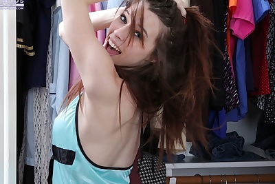 Milky-skinned amateur teen Susie Randolph spreads legs over wardrobe
