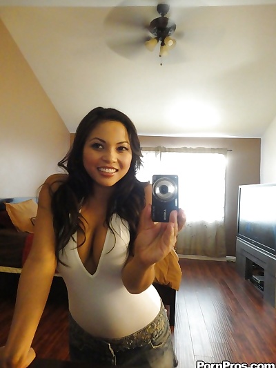 Afoso latina femmina Adriana Luna l'aggancio selfies di Il suo Grande naturale tette