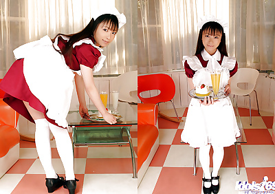 Chez les adolescentes asiatique femme de ménage Avec Minuscule seins Emiru Momose glisser off Son uniforme