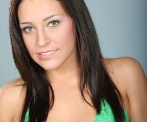 Amateur brunette teen Gracie Glam with alluringly..