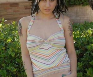 Amador milf Babe com sexy tatuagens Joanna Anjo mostra ela