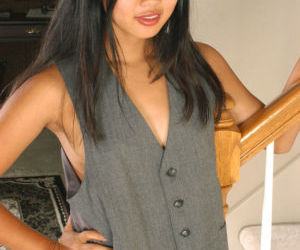 सुंदर एमेच्योर एशियाई बेब जेनेट titillates उसके शांत बालों वाली